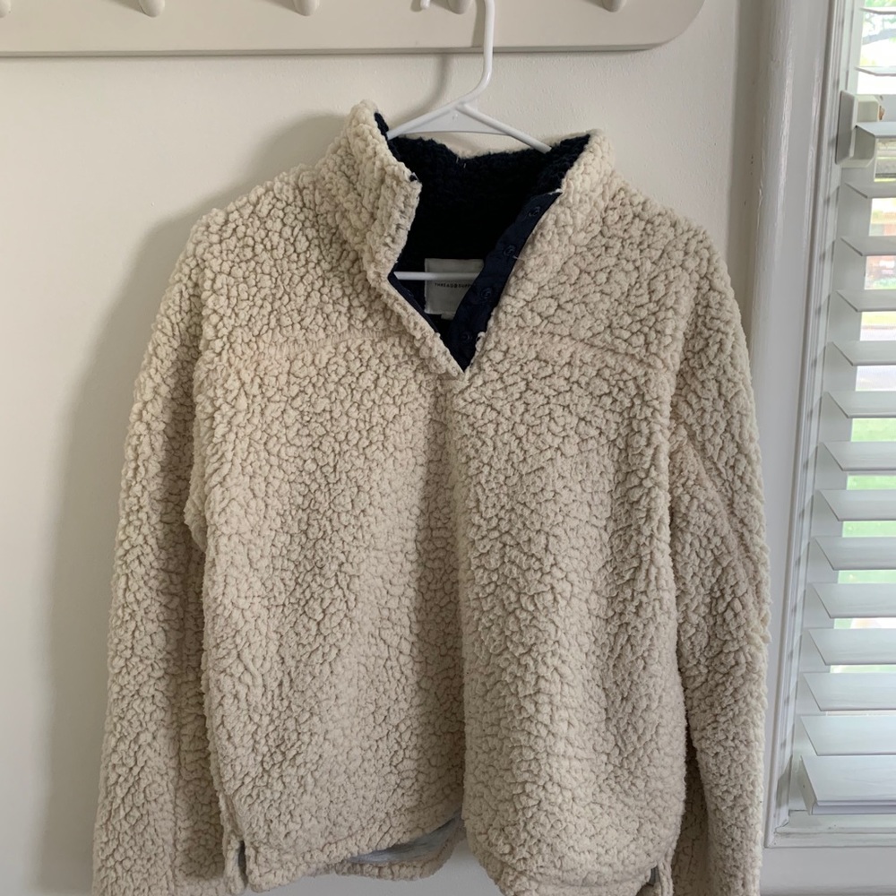 Sweatshirt